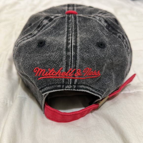 Mitchell & Ness Chicago Bulls “back 2 back” dads hats - Picture 4 of 6